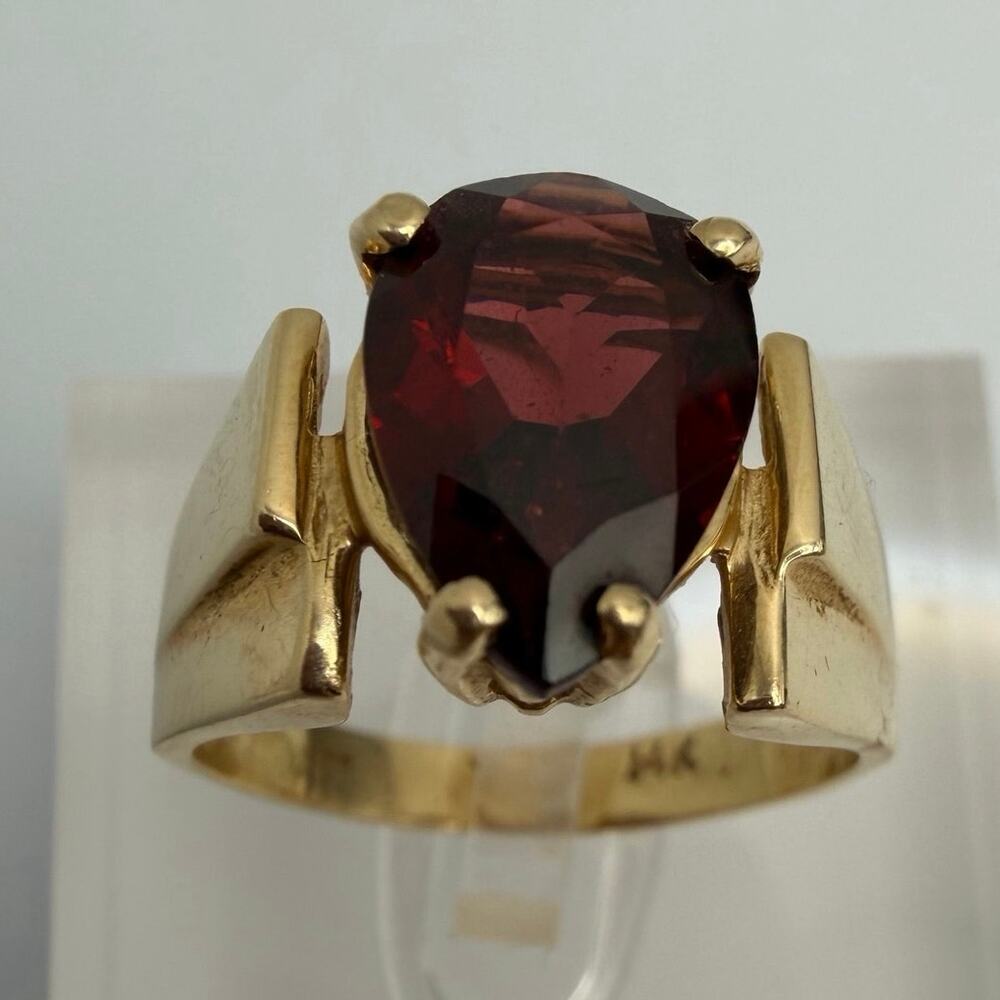 Vintage 14K Yellow Gold ~2.5ct Pear Cut Garnet Statement Ring Size 7g - 5.16g